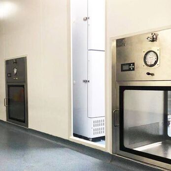 Pass Box và Material Airlock khác nhau thế nào?